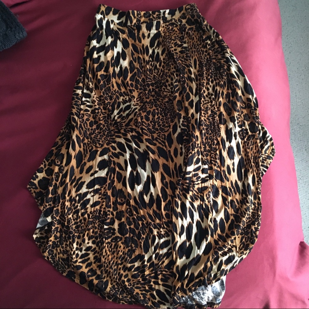 🐆 Forever 21 Leopard/Cheetah print high-low skirt